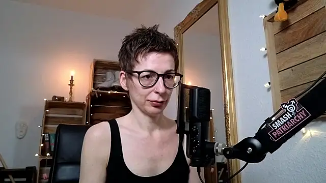 Snapshot of Antifistin chatting on 11, 10, 2025 Antifistin online show from 11, 10, 2025