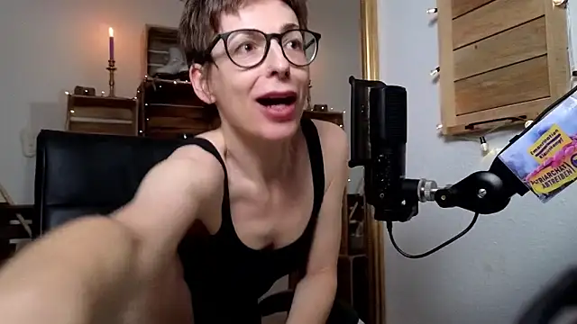 Snapshot of Antifistin chatting on 25, 10, 2025 Antifistin online show from 25, 10, 2025