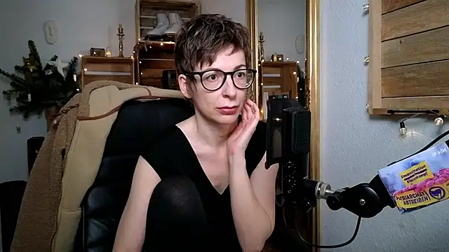 Snapshot of Antifistin chatting on 30, 11, 2025 Antifistin online show from 30, 11, 2025