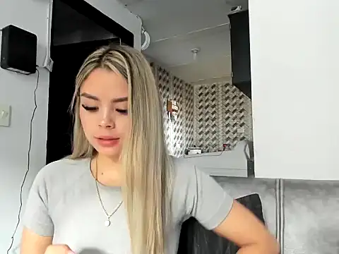 Snapshot of sarita-moree chatting on 18, 12, 2025 sarita-moree online show from 18, 12, 2025