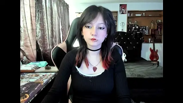 Maki Zein  online show from 11, 11, 2025