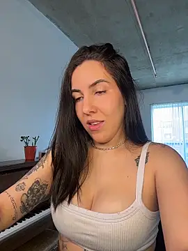 Lolathebaddie online show from 13, 3, 2026