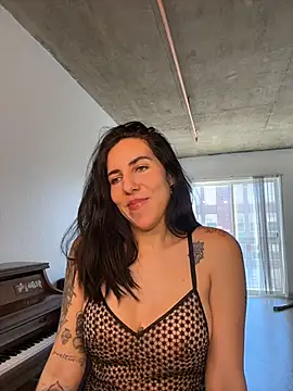 Lolathebaddie online show from 5, 2, 2026