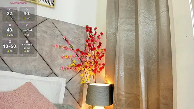  naylaa  online show from 18, 4, 2026