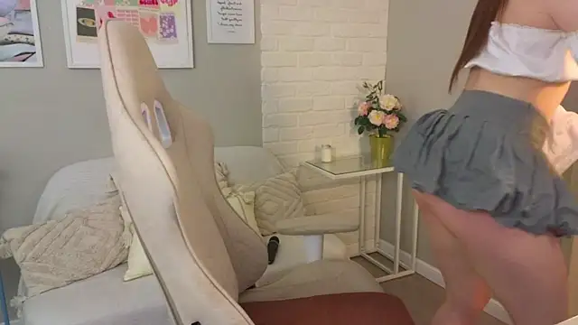 JulliRoss online show from 10, 4, 2026