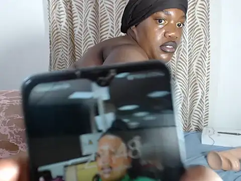 Snapshot of SweetBedroomEyez chatting on 31, 10, 2025 SweetBedroomEyez online show from 31, 10, 2025