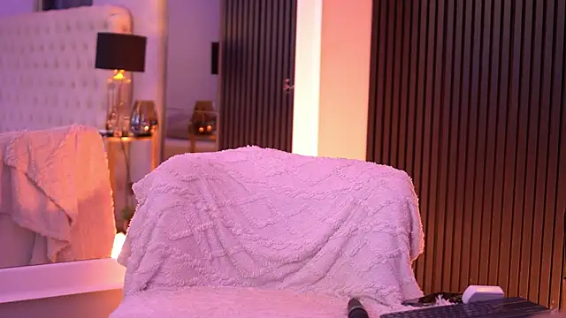 LuxenNoir online show from 18, 4, 2026