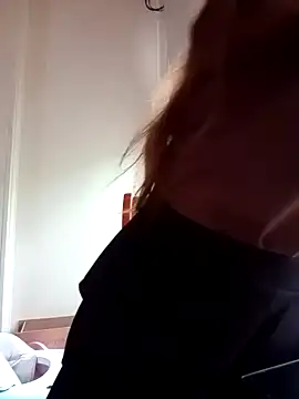 Snapshot of tuongvycute chatting on 31, 10, 2025 tuongvycute online show from 31, 10, 2025