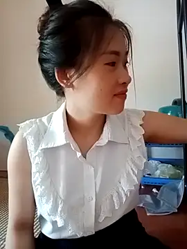 Snapshot of tuongvycute chatting on 17, 10, 2025 tuongvycute online show from 17, 10, 2025