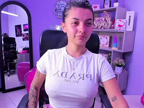 Liisaa Kiss online show from 27, 11, 2025