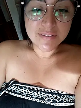 Snapshot of morenalatinaa chatting on 2, 2, 2026 morenalatinaa online show from 2, 2, 2026