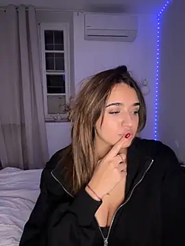 Snapshot of evaa_19 chatting on 27, 10, 2025 evaa 19 online show from 27, 10, 2025