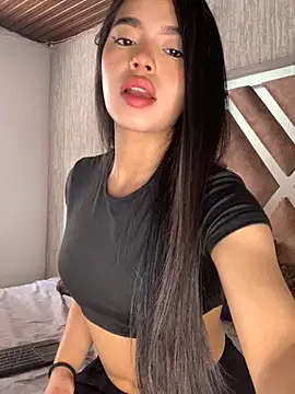 LunaMoore Pink online show from 25, 10, 2025