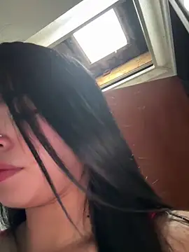 LunaMoore Pink online show from 14, 4, 2026