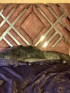 LunaMoore Pink online show from 23, 2, 2026