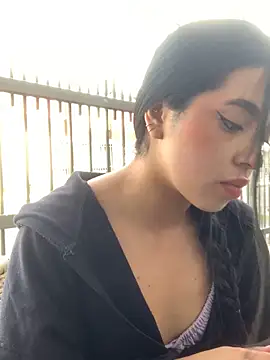 LunaMoore Pink online show from 20, 11, 2025