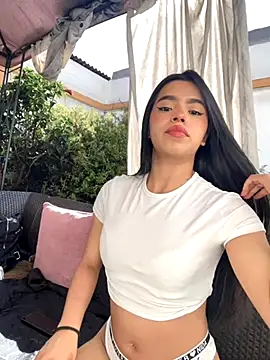 LunaMoore Pink online show from 24, 10, 2025