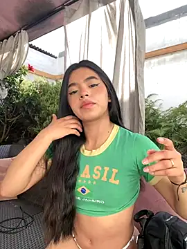 LunaMoore Pink online show from 21, 10, 2025