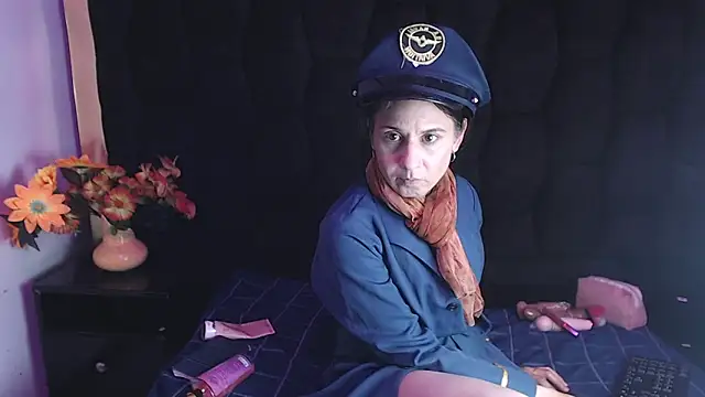 Kylie Bloom online show from 14, 11, 2025