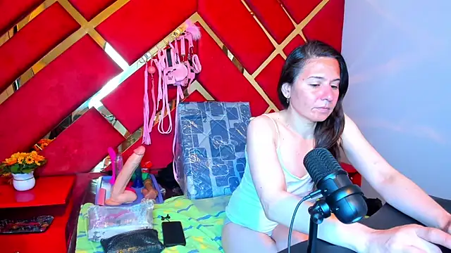 Kylie Bloom online show from 4, 5, 2026