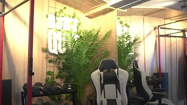 Snapshot of Reik_Vonn chatting on 1, 12, 2025 Reik Vonn online show from 1, 12, 2025