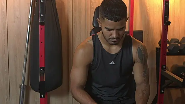 Snapshot of Reik_Vonn chatting on 7, 11, 2025 Reik Vonn online show from 7, 11, 2025