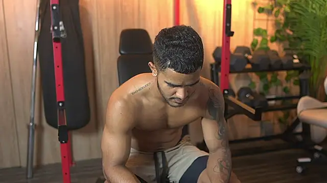 Snapshot of Reik_Vonn chatting on 26, 11, 2025 Reik Vonn online show from 26, 11, 2025