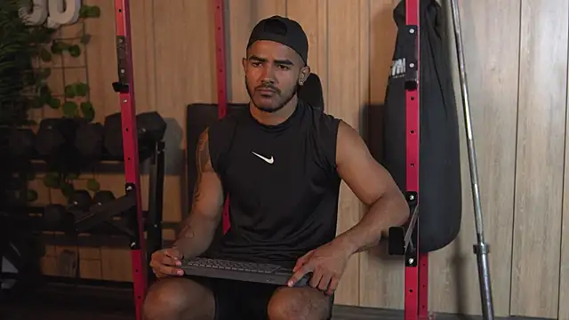 Snapshot of Reik_Vonn chatting on 15, 10, 2025 Reik Vonn online show from 15, 10, 2025