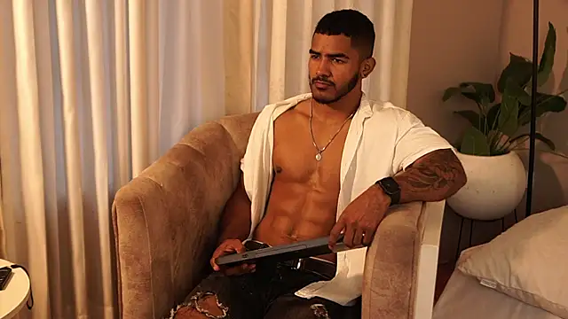 Snapshot of Reik_Vonn chatting on 16, 10, 2025 Reik Vonn online show from 16, 10, 2025