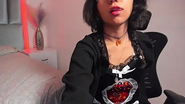 HollyPeach online show from 2, 11, 2025