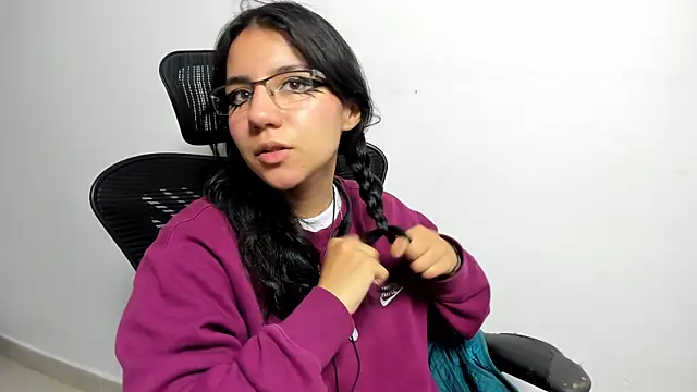 HollyPeach online show from 17, 11, 2025