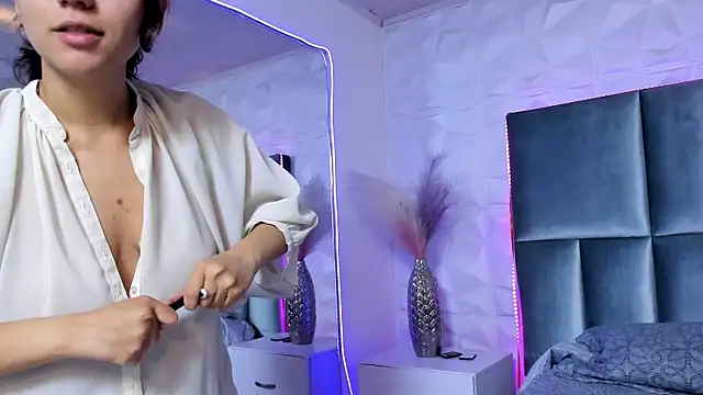 HollyPeach online show from 15, 12, 2025