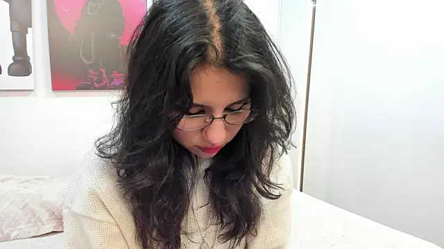 Snapshot of HollyPeach chatting on 10, 6, 2026 HollyPeach online show from 10, 6, 2026