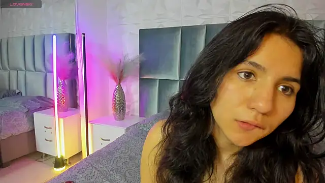 Snapshot of HollyPeach chatting on 6, 7, 2026 HollyPeach online show from 6, 7, 2026