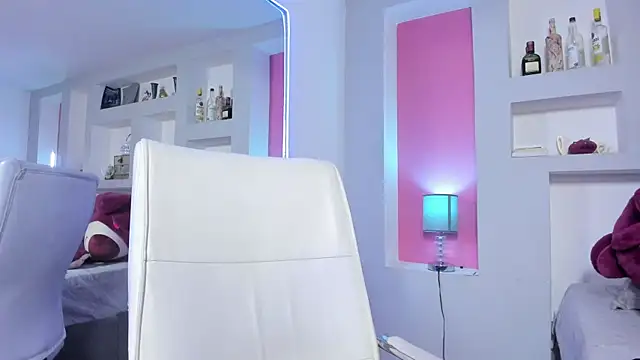 HollyPeach online show from 3, 4, 2026