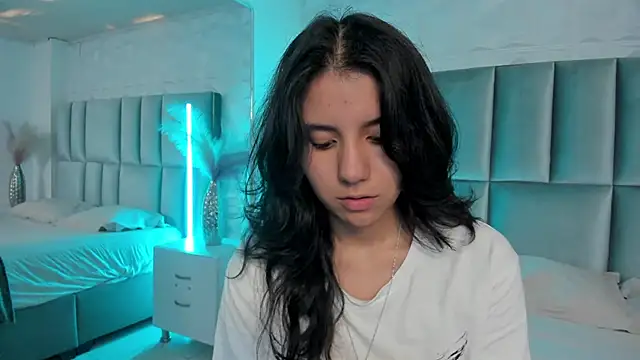 HollyPeach online show from 12, 2, 2026