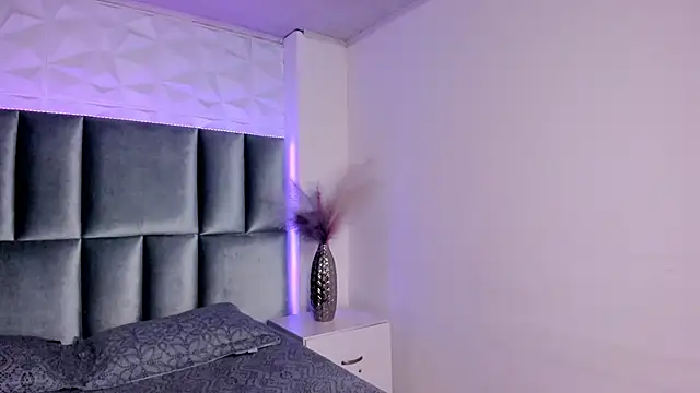 HollyPeach online show from 22, 12, 2025