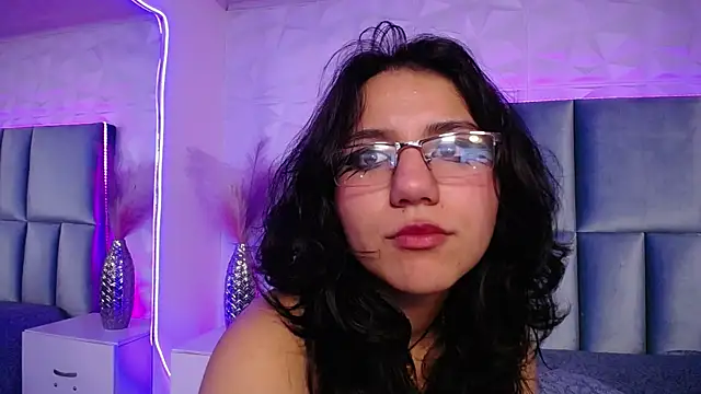 HollyPeach online show from 19, 12, 2025