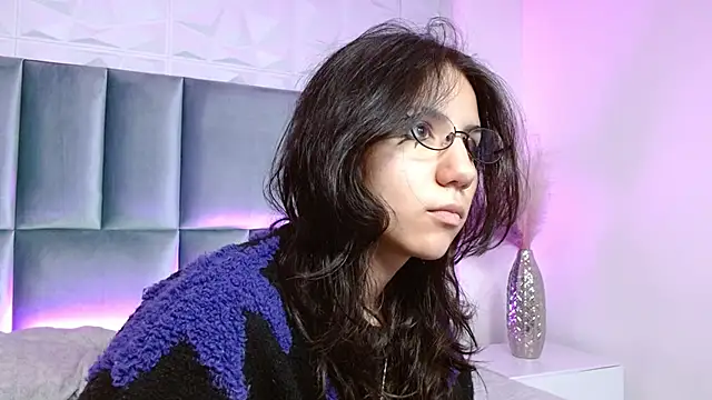 HollyPeach online show from 10, 5, 2026
