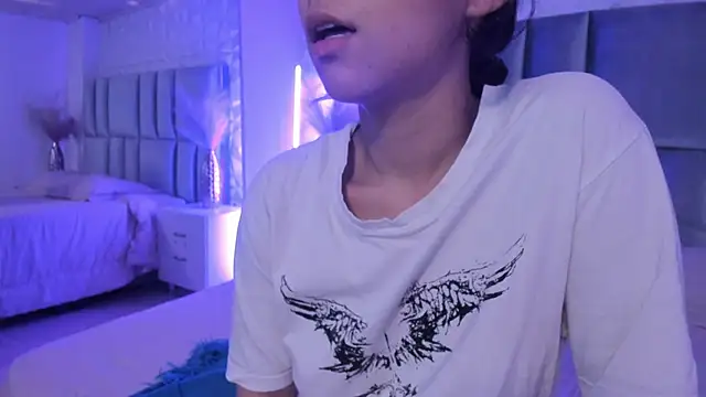 HollyPeach online show from 11, 3, 2026