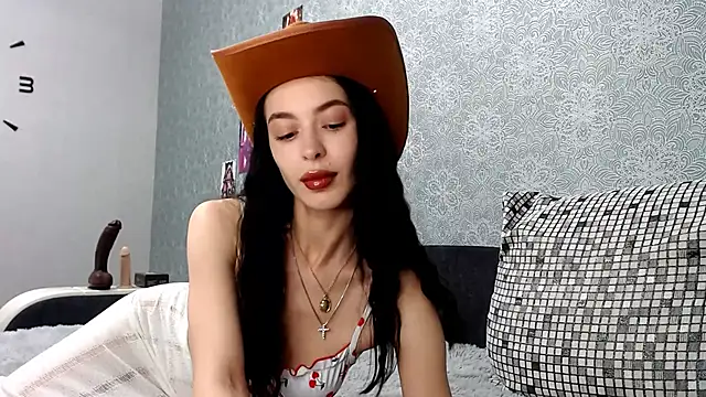 Daphne Darkthorn online show from 18, 10, 2025