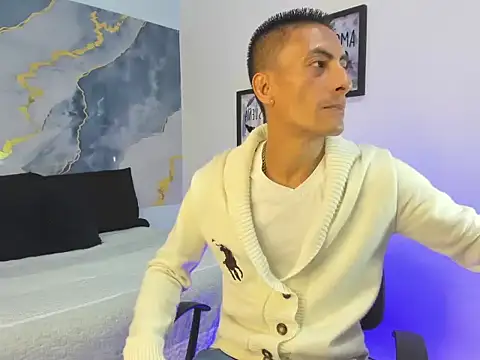 latin crissex online show from 24, 11, 2025