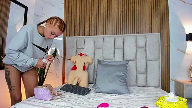 Sassha ferrer online show from 5, 12, 2025