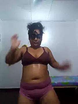 Expose Queen online show from 1, 6, 2026