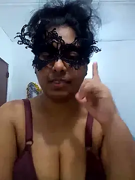 Expose Queen online show from 6, 5, 2026