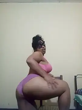 Expose Queen online show from 20, 11, 2025