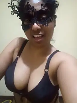 Expose Queen online show from 27, 2, 2026