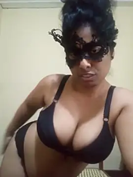 Expose Queen online show from 21, 11, 2025