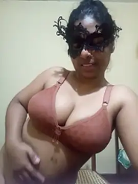 Expose Queen online show from 16, 12, 2025