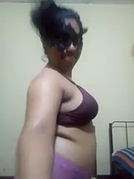 Expose Queen online show from 26, 2, 2026